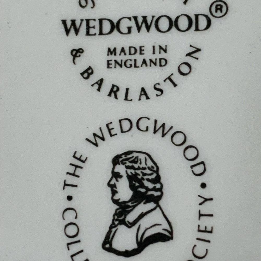 Wedgwood Collectors Society Flask Shape Tea Caddy - Picture 7 of 9